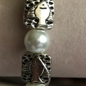 Ladies New 8” Faux Pearl & Fish Bead Bracelet